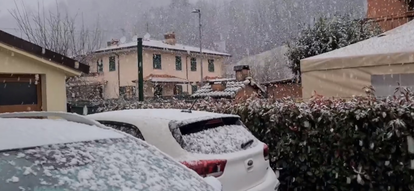 Toscana: la befana porta la neve a quote bassissime, fiocchi a Lucca e Pistoia